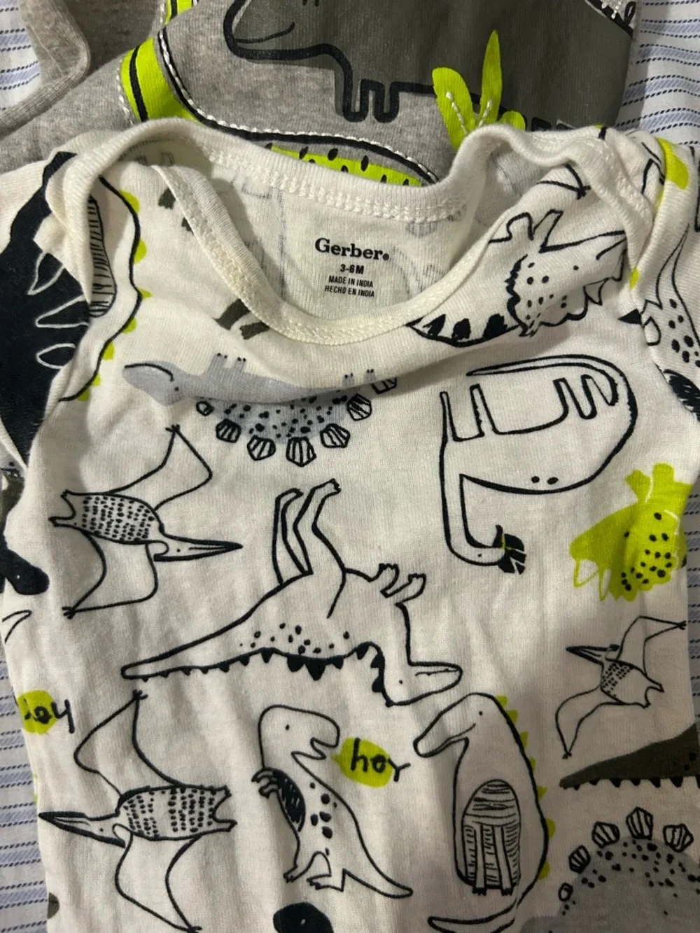 Gerber Baby Bodysuit Set in Gray, White & Green Dino/Camo Prints. Size 3-6M